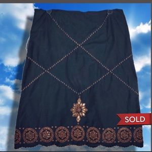 Charcoal grey black knee length embroidered Odille Anthropologie skirt, size 10.